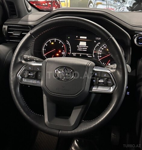 Toyota Land Cruiser-10