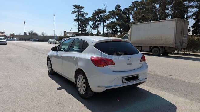 Opel Astra 2013, 251,000 km - 1.4 l - Bakı