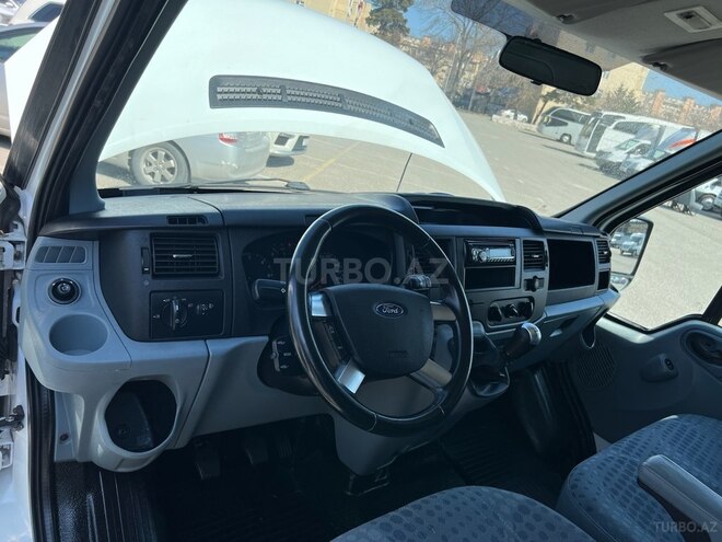 Ford Transit-14