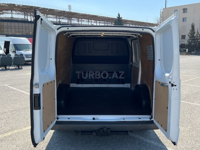 Ford Transit-8