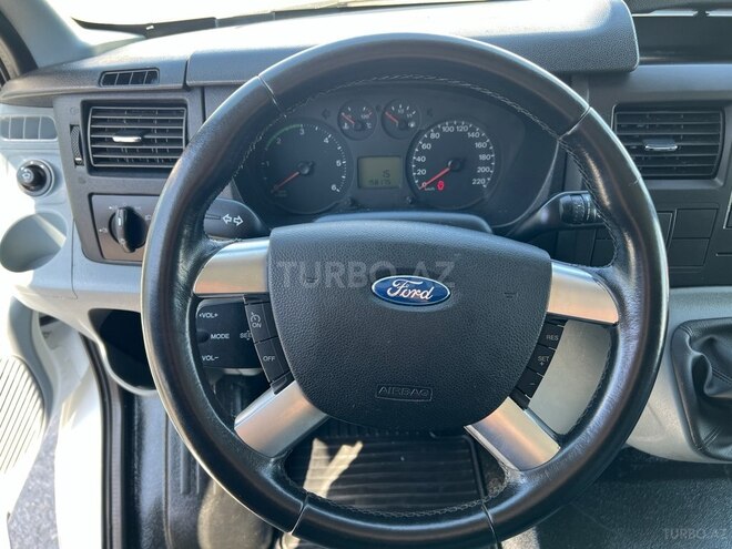 Ford Transit-16