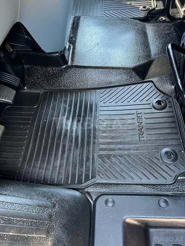 Ford Transit-18
