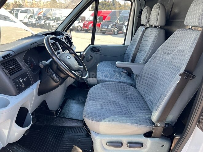 Ford Transit-15