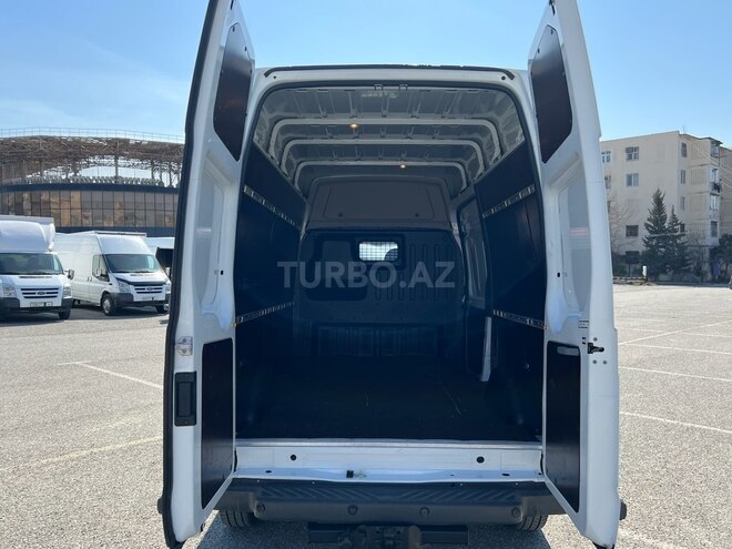Ford Transit-8