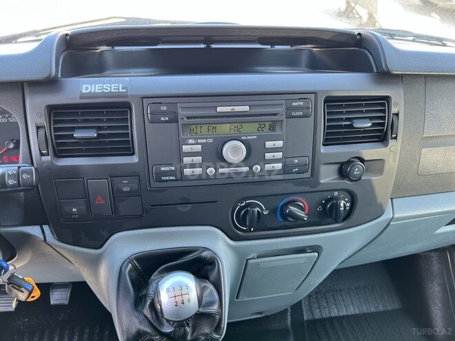 Ford Transit-16