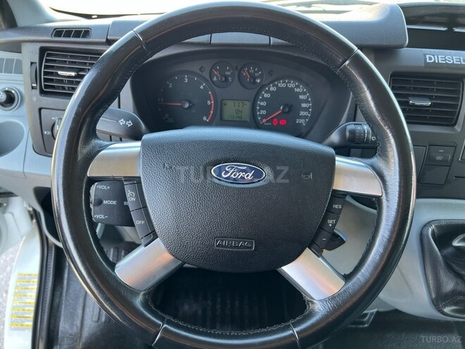 Ford Transit-15