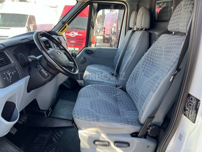 Ford Transit-14
