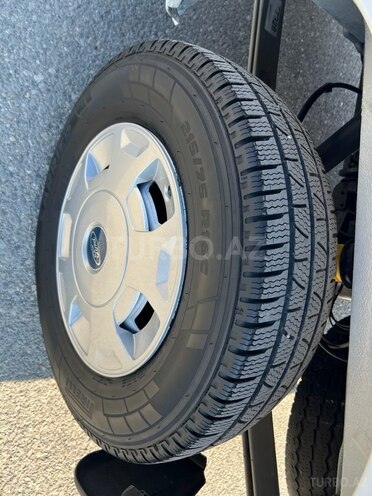Ford Transit-12
