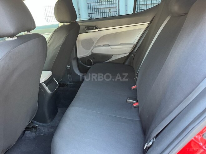 Hyundai Elantra-6