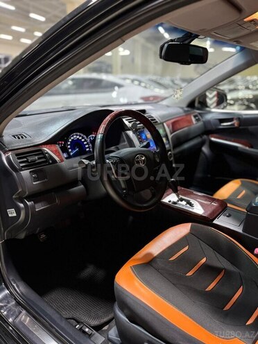 Toyota Camry-12