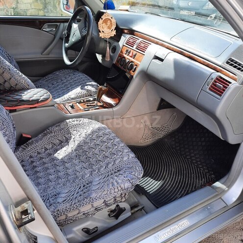 Mercedes E 240 1999, 327,000 km - 2.4 л - Bakı