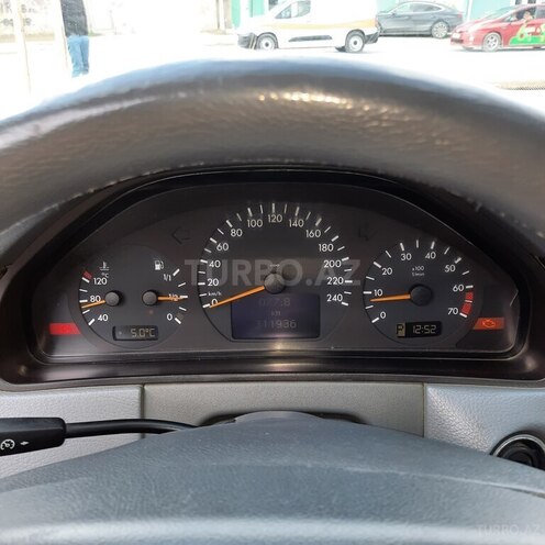 Mercedes E 240 1999, 327,000 km - 2.4 л - Bakı