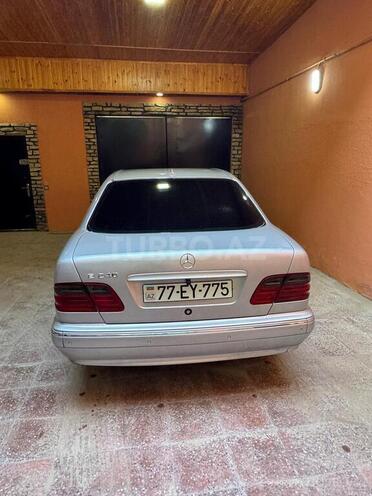 Mercedes E 240 2000, 300,000 km - 2.4 l - Bakı