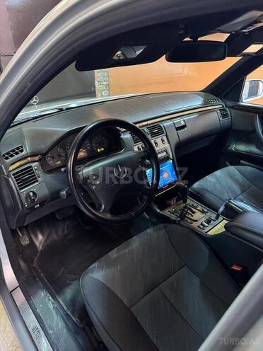 Mercedes E 240 2000, 300,000 km - 2.4 l - Bakı