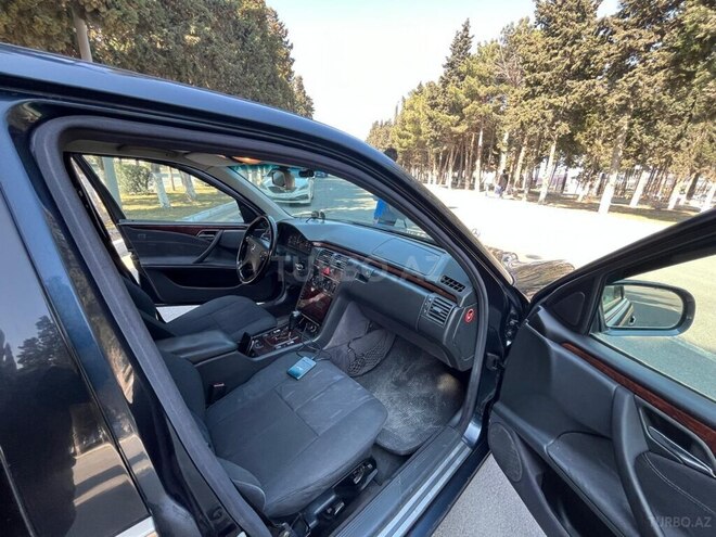Mercedes E 270 2000, 236,000 km - 2.7 l - Sumqayıt