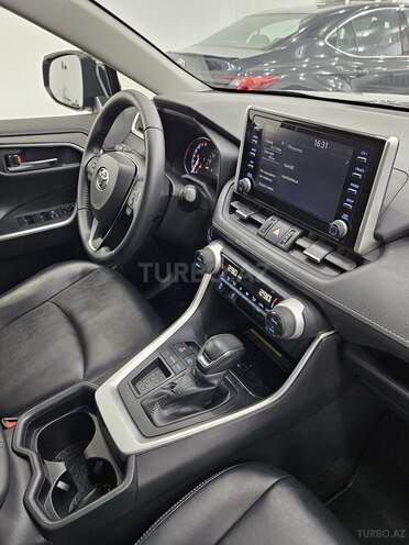 Toyota RAV4-16