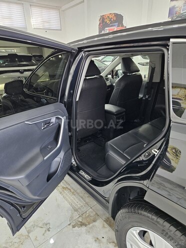 Toyota RAV4-11