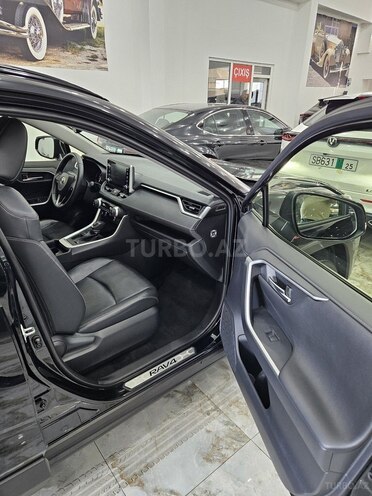 Toyota RAV4-15
