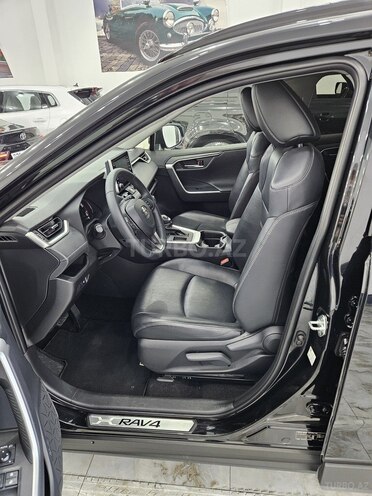 Toyota RAV4-8