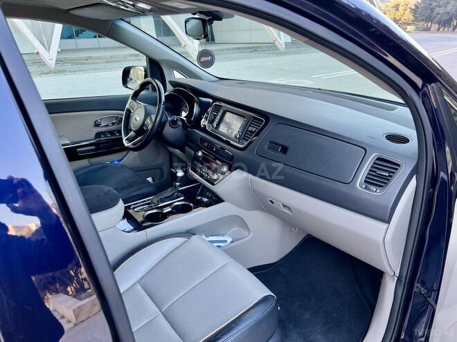 Kia Carnival-13