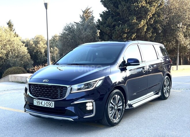 Kia Carnival-1
