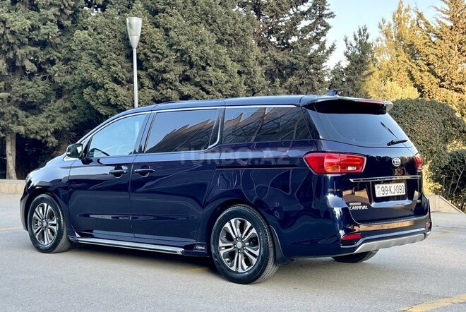 Kia Carnival-9
