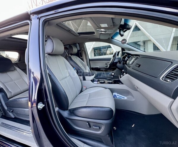 Kia Carnival-12