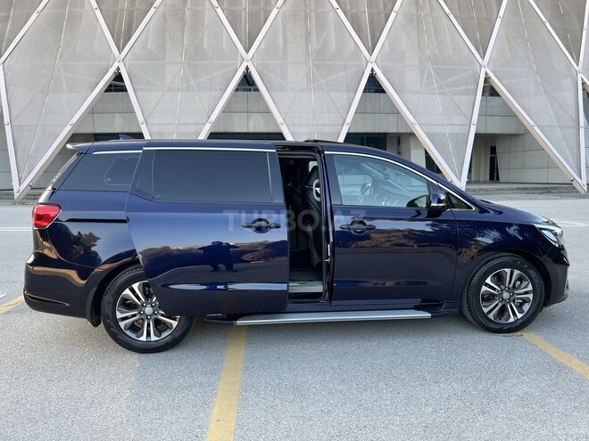 Kia Carnival-4