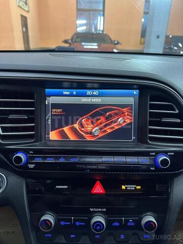 Hyundai Elantra-19