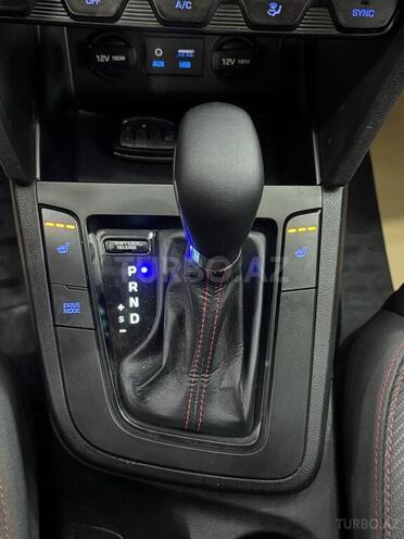 Hyundai Elantra-21