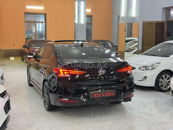 Hyundai Elantra-18