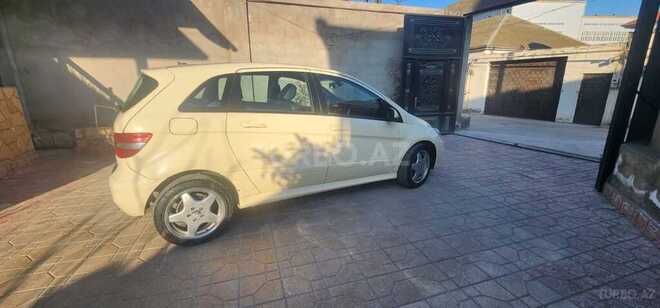 Mercedes B 200-3