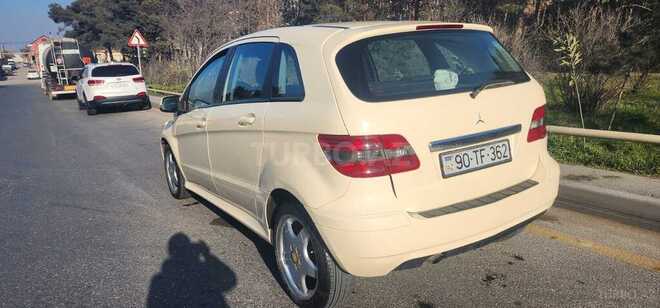 Mercedes B 200-12