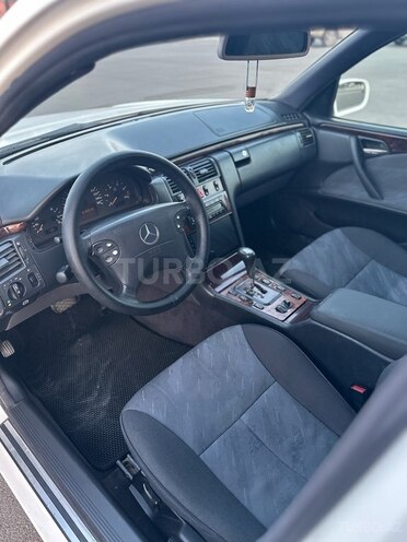 Mercedes E 220 d 2000, 450,000 km - 2.2 л - Gəncə