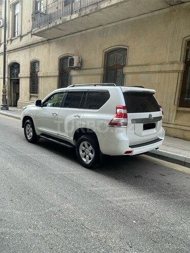 Toyota Land Cruiser Prado-4