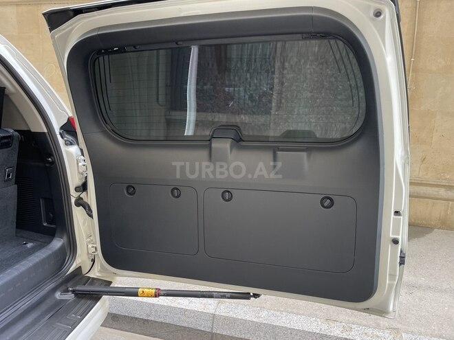 Toyota Land Cruiser Prado-11