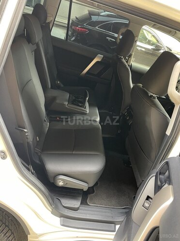Toyota Land Cruiser Prado-8