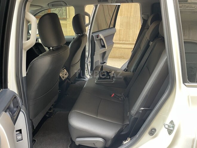 Toyota Land Cruiser Prado-10