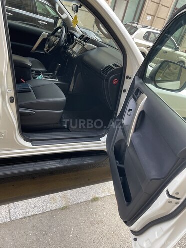 Toyota Land Cruiser Prado-6