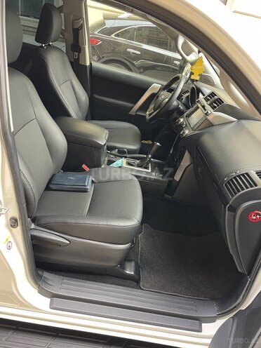 Toyota Land Cruiser Prado-7