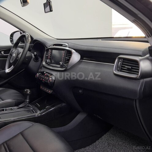 Kia Sorento-12