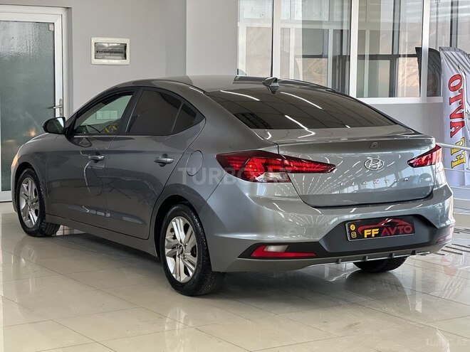 Hyundai Elantra-6