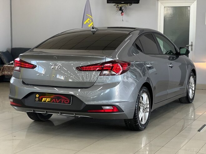 Hyundai Elantra-7