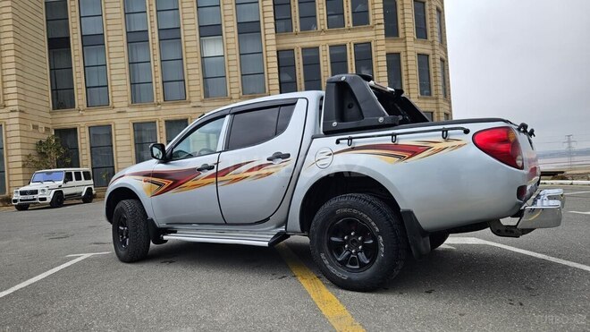 Mitsubishi L200 2007, 330,000 km - 2.5 l - Bakı