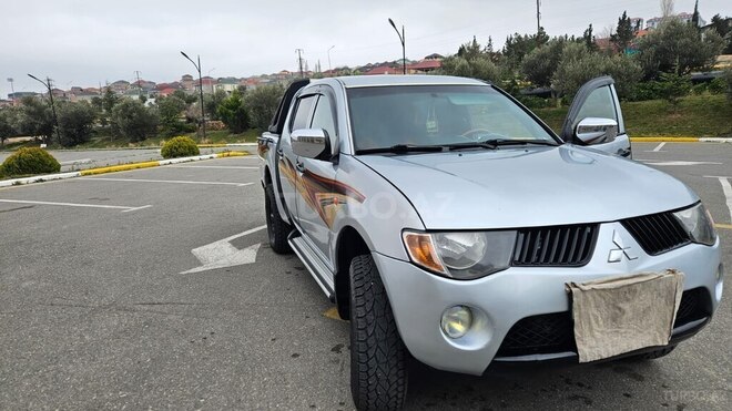 Mitsubishi L200 2007, 330,000 km - 2.5 l - Bakı