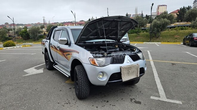 Mitsubishi L200 2007, 330,000 km - 2.5 l - Bakı