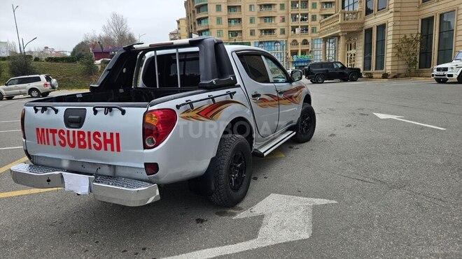 Mitsubishi L200 2007, 330,000 km - 2.5 l - Bakı
