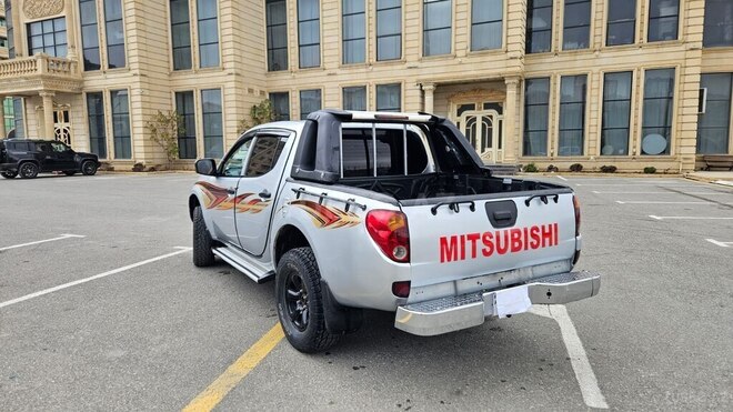 Mitsubishi L200 2007, 330,000 km - 2.5 l - Bakı