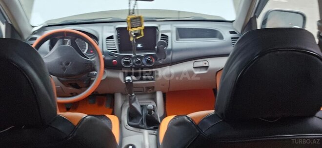 Mitsubishi L200 2007, 330,000 km - 2.5 l - Bakı