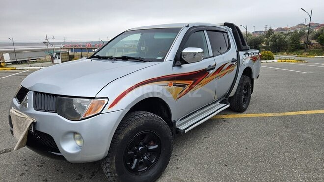 Mitsubishi L200 2007, 330,000 km - 2.5 l - Bakı